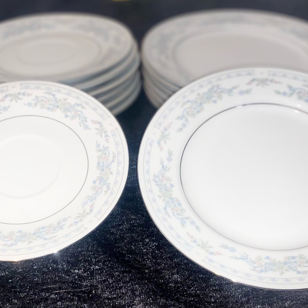 VTG SOMERSET NL EXCEL CHINA 6 place SERVICE BLUE WHITE Floral Saucer Plates